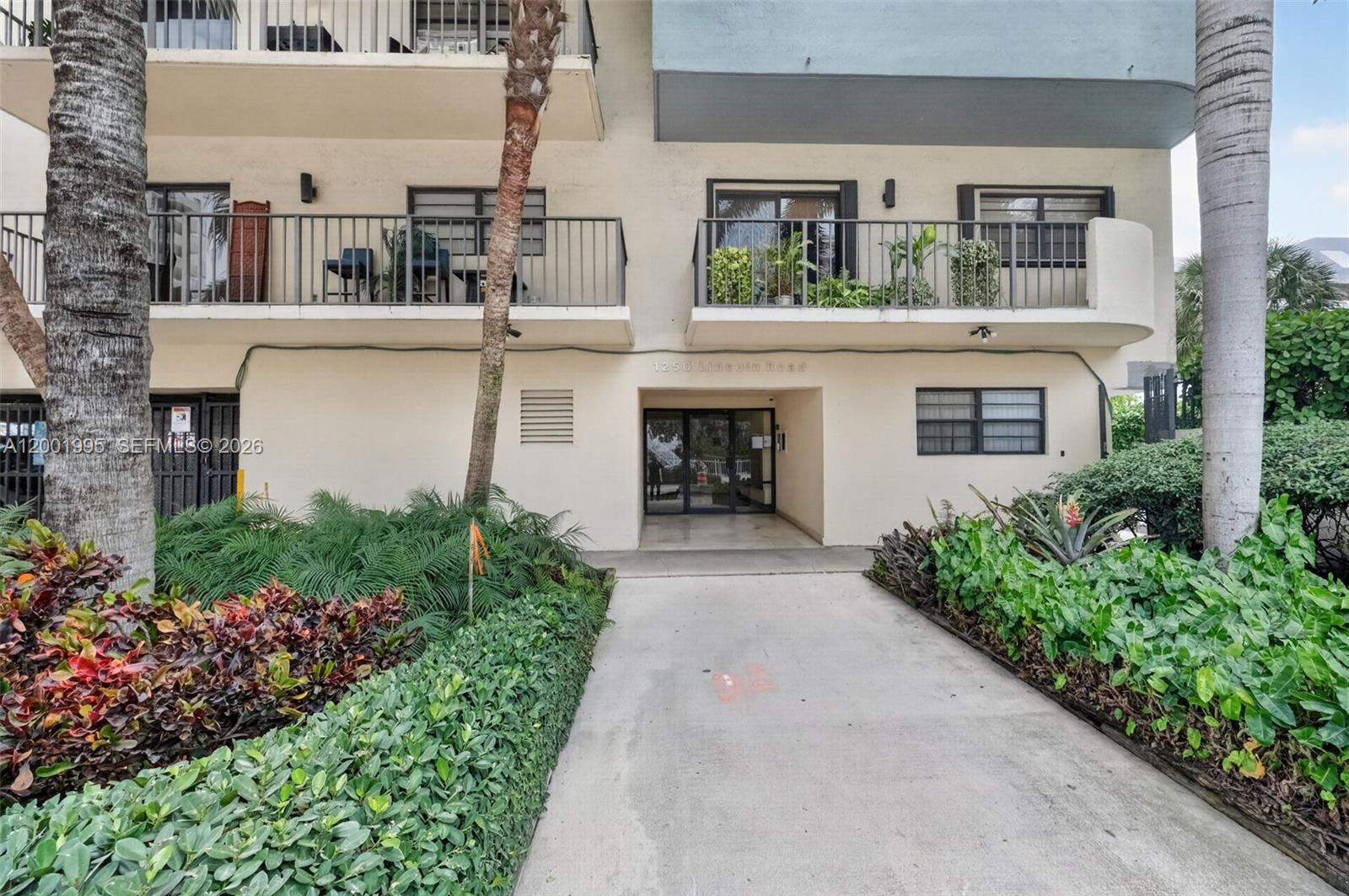 1250 Lincoln Road, Unit 404 Miami Beach, FL 33139 - Photo 3 of 35