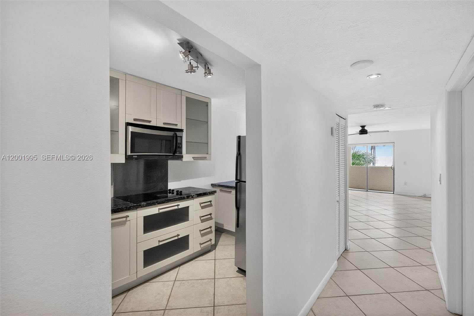 1250 Lincoln Road, Unit 404 Miami Beach, FL 33139 - Photo 7 of 35