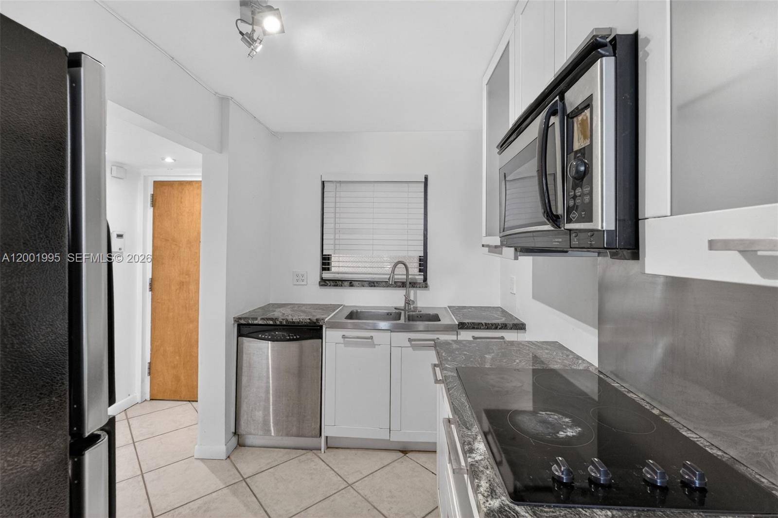 1250 Lincoln Road, Unit 404 Miami Beach, FL 33139 - Photo 8 of 35