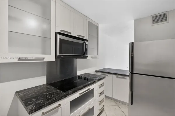 $449,900 | 1250 Lincoln Road, Unit 404, Miami Beach, FL 33139