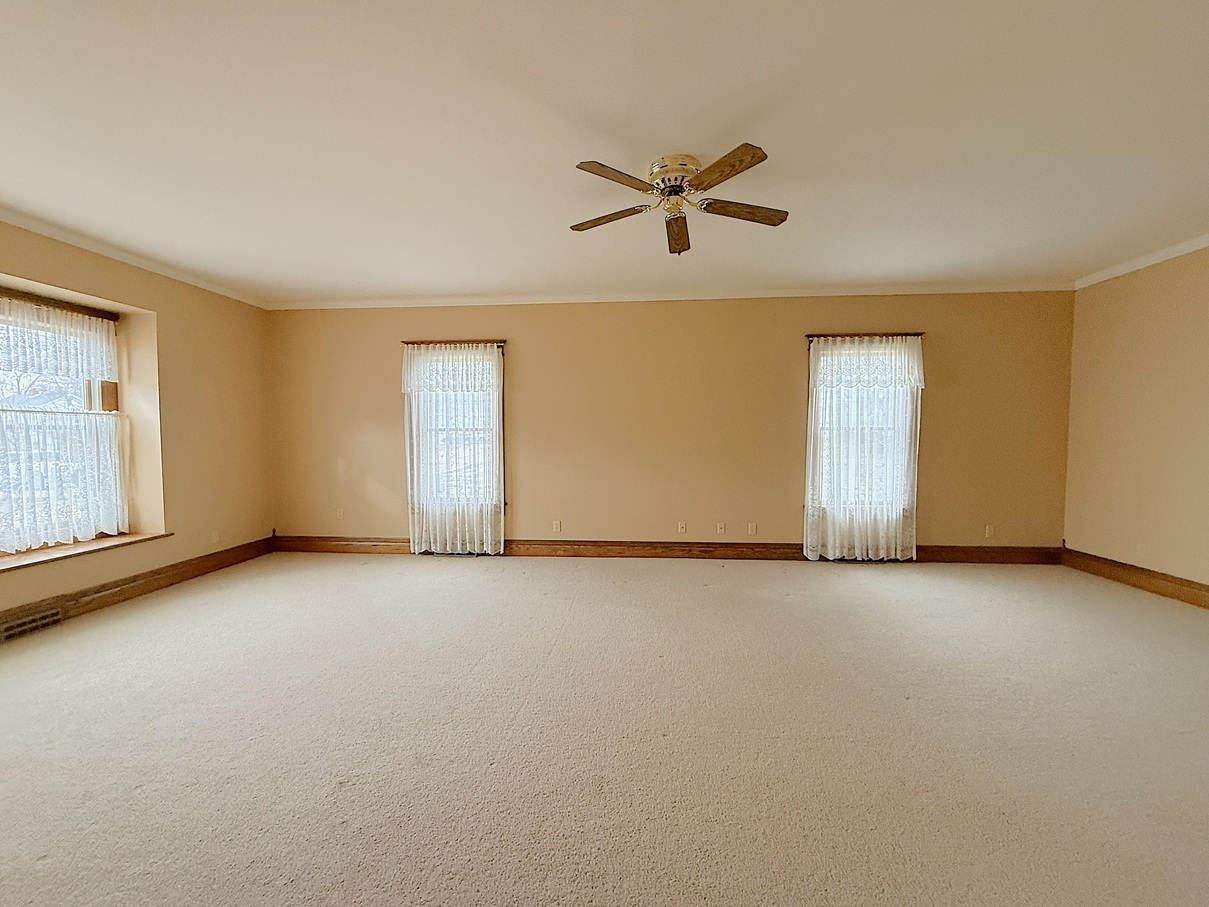 1120 Eastern Avenue Dixon, IL 61021 - Photo 4 of 60