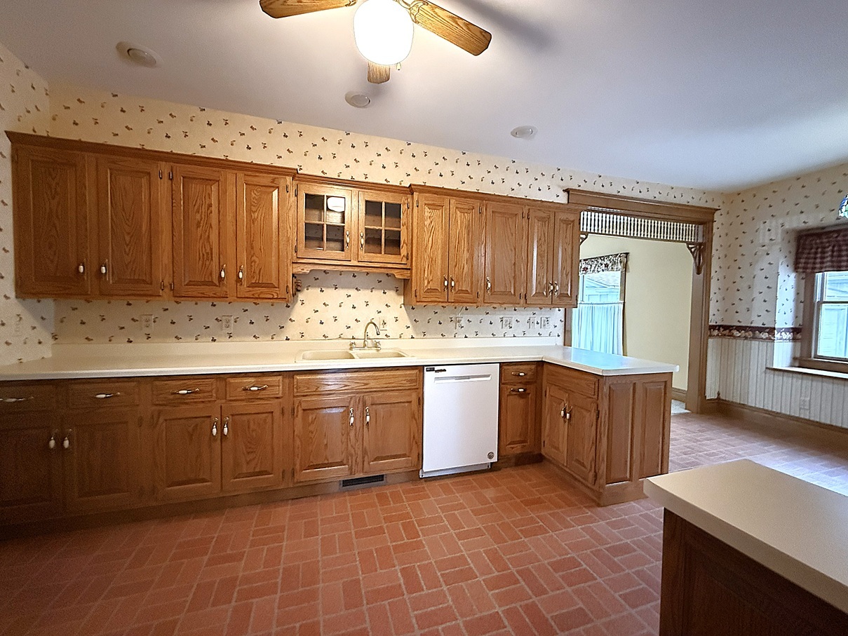 1120 Eastern Avenue Dixon, IL 61021 - Photo 9 of 60