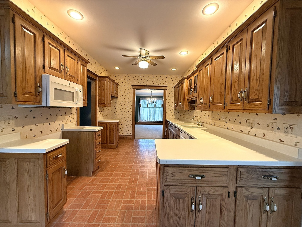 1120 Eastern Avenue Dixon, IL 61021 - Photo 10 of 60