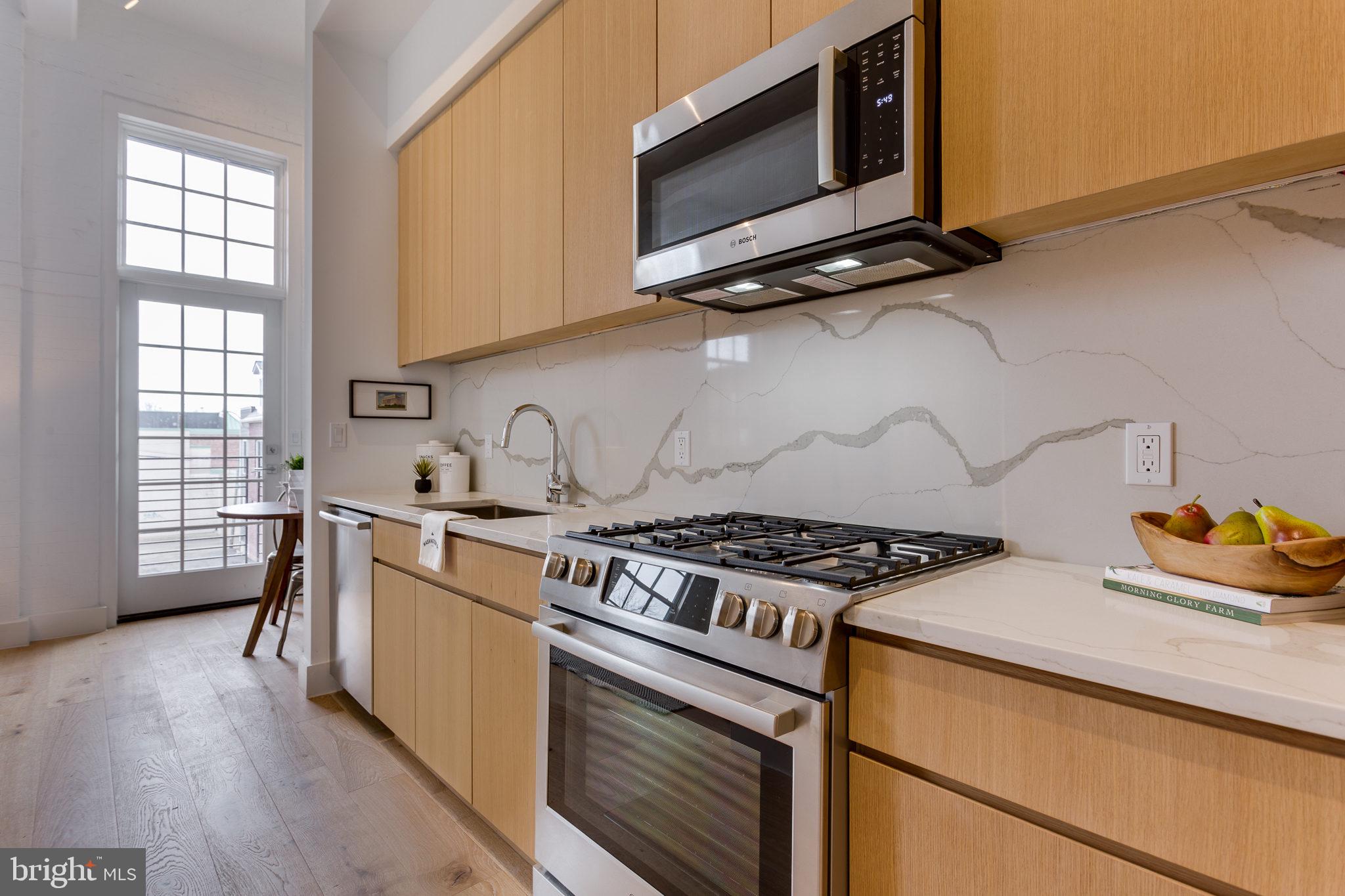 1324 E Street Southeast, Unit 203 Washington, DC 20003 - Photo 7 of 27 Gas range for the serious cooks!
