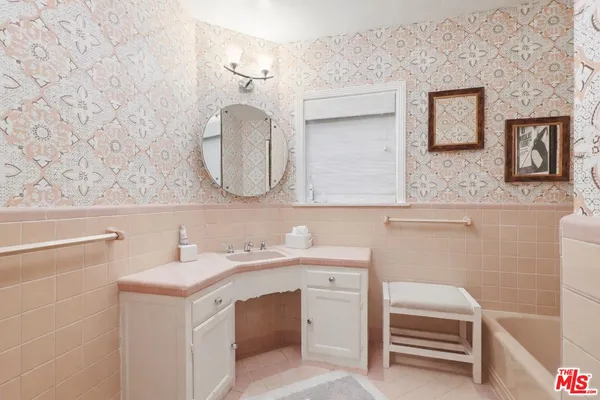 $8,995 | 11333 Berwick Street, Los Angeles, CA 90049