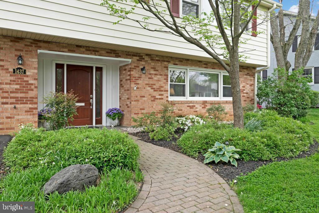 1437 Layman Street McLean, VA 22101 - Photo 2 of 19