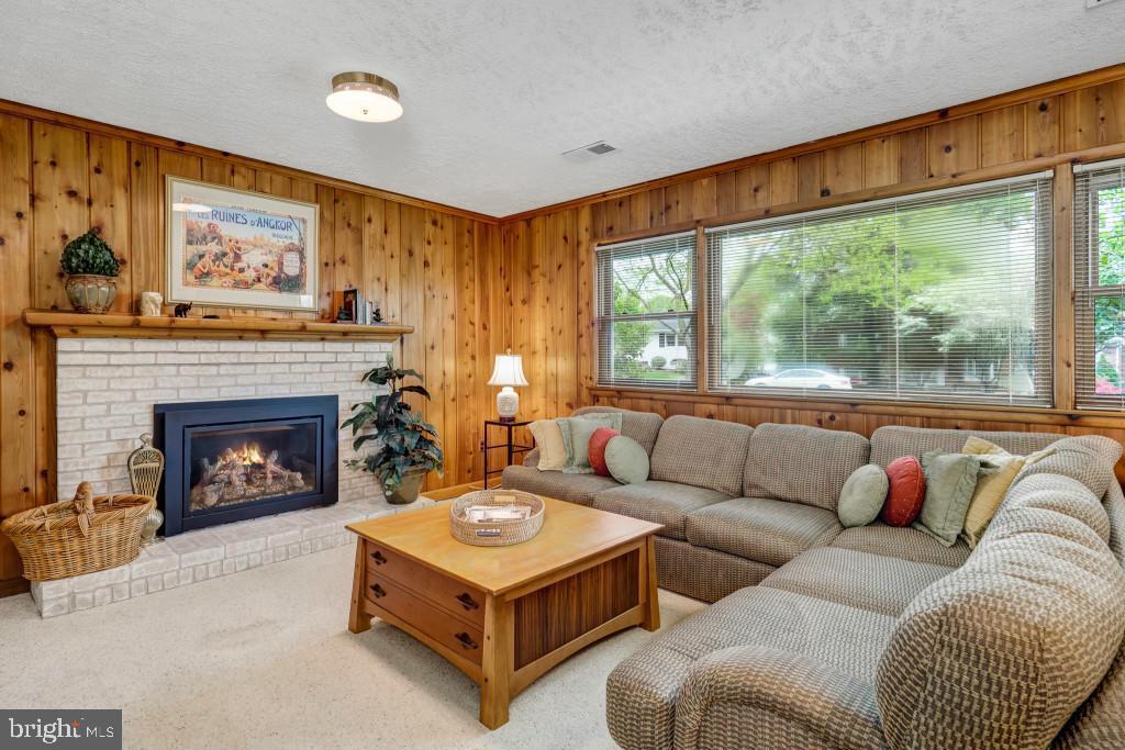 1437 Layman Street McLean, VA 22101 - Photo 4 of 19