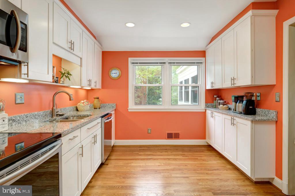 1437 Layman Street McLean, VA 22101 - Photo 10 of 19