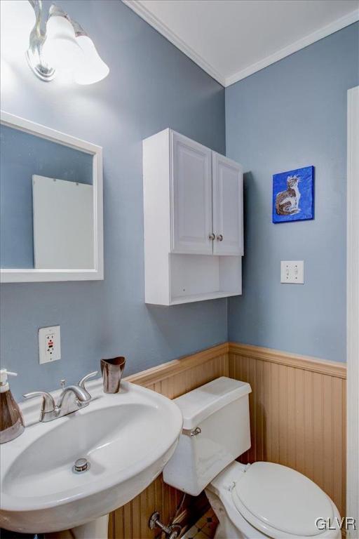 3046 Mission Road Bethlehem, PA 18017 - Photo 21 of 38 First floor full bathroom