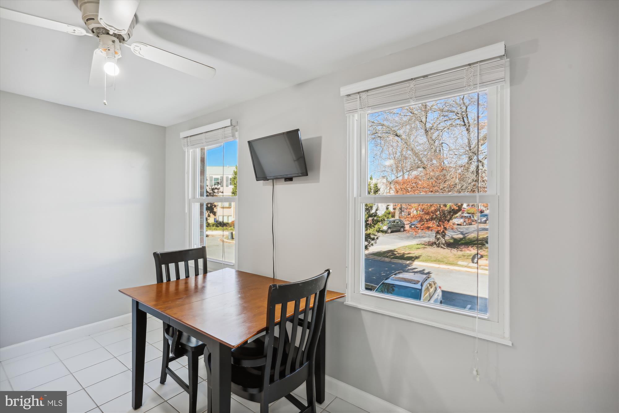 17513 Kohlhoss Road Poolesville, MD 20837 - Photo 3 of 19 Bright and sunny