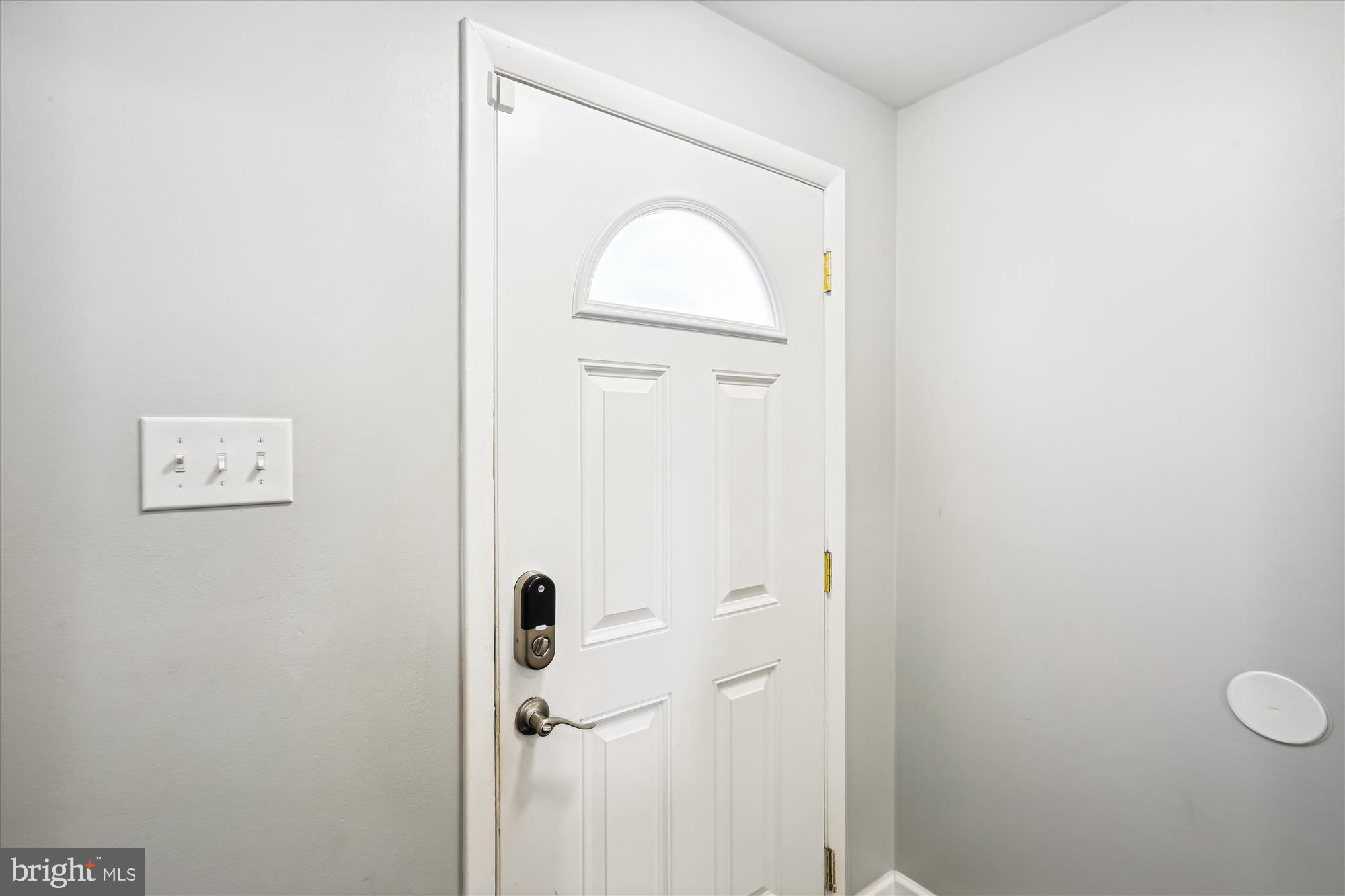 17513 Kohlhoss Road Poolesville, MD 20837 - Photo 5 of 19 Foyer