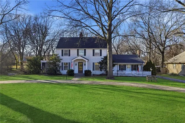 $750,000 | 6724 Broadmoor Street, Overland Park, KS 66204