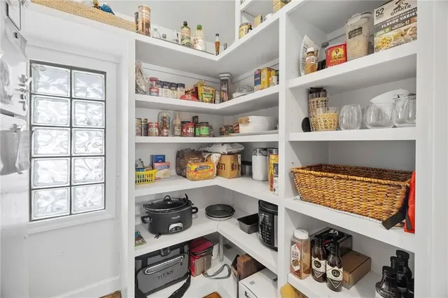 $750,000 | 6724 Broadmoor Street, Overland Park, KS 66204