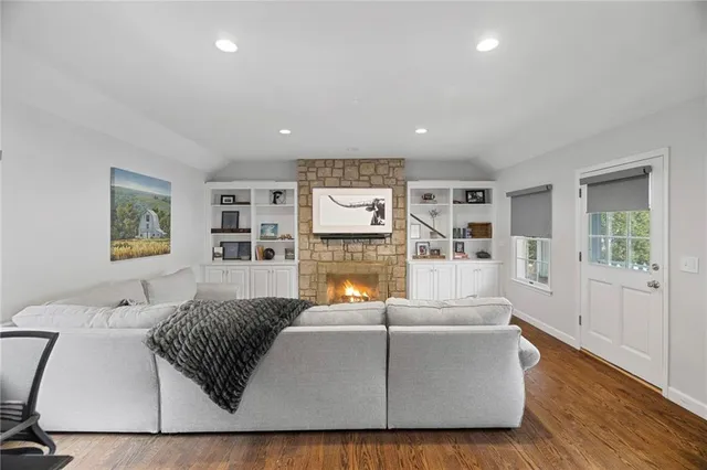 $750,000 | 6724 Broadmoor Street, Overland Park, KS 66204