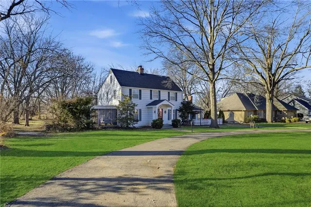 $750,000 | 6724 Broadmoor Street, Overland Park, KS 66204