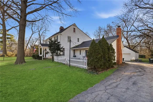 $750,000 | 6724 Broadmoor Street, Overland Park, KS 66204