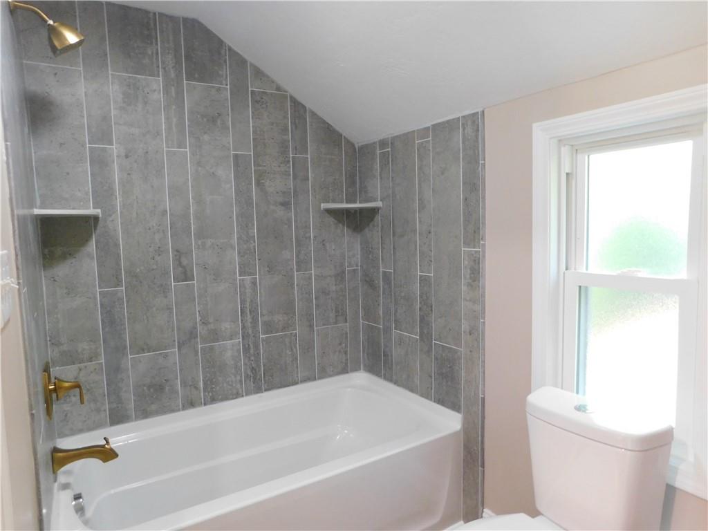 508 Braddock Road Pittsburgh, PA 15221 - Photo 8 of 25 2nd floor full bathroom