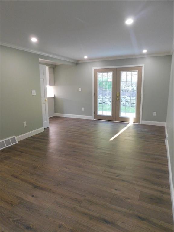 508 Braddock Road Pittsburgh, PA 15221 - Photo 10 of 25 Living room