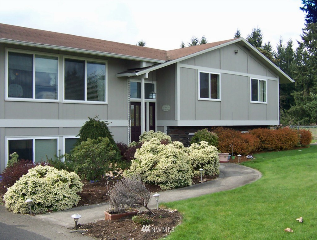 18147 Albany Street Southwest Rochester, WA 98579 - Photo 2 of 25
