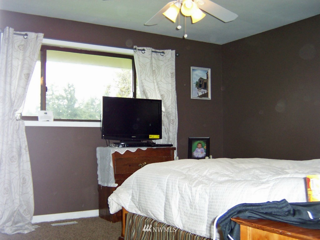 18147 Albany Street Southwest Rochester, WA 98579 - Photo 13 of 25