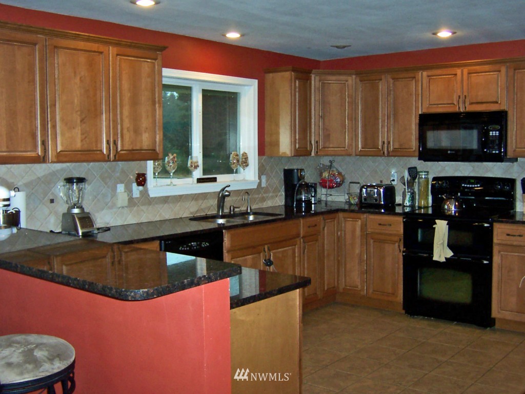 18147 Albany Street Southwest Rochester, WA 98579 - Photo 7 of 25