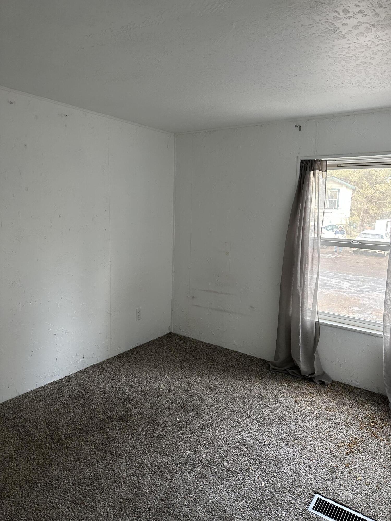 60901 Brosterhous Road, Unit 743 Bend, OR 97702 - Photo 22 of 24 Spare bedroom
