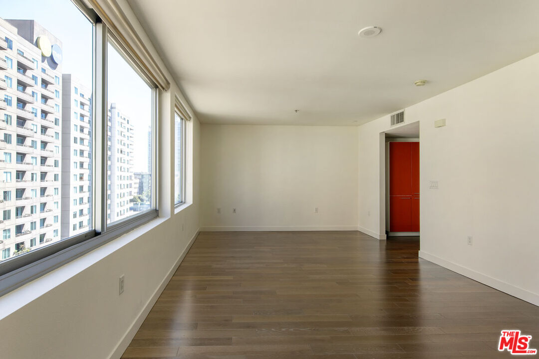 901 Flower Street, Unit 704 Los Angeles, CA 90015 - Photo 11 of 22