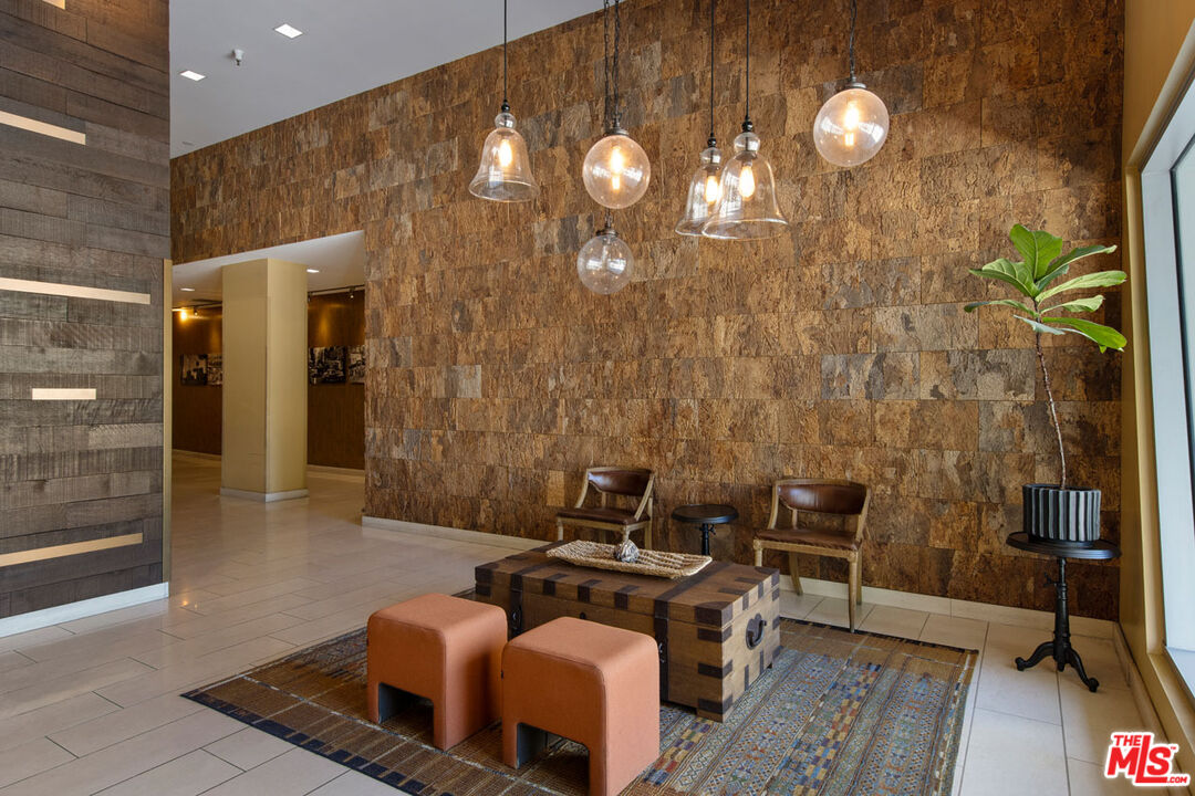 901 Flower Street, Unit 704 Los Angeles, CA 90015 - Photo 3 of 22