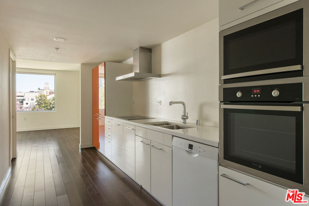 901 Flower Street, Unit 704 Los Angeles, CA 90015 - Photo 9 of 22