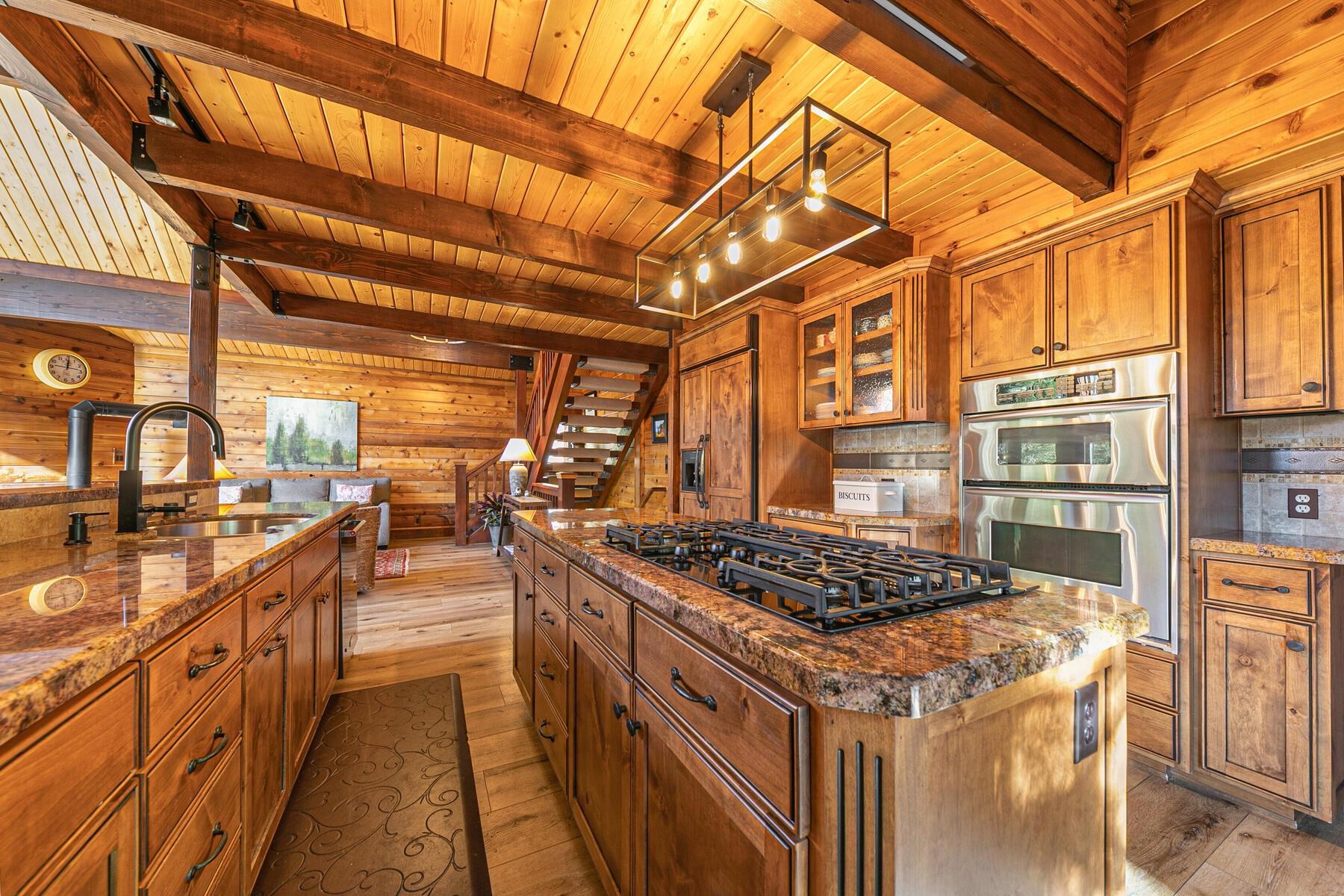 11443 Sitzmark Way Truckee, CA 96161 - Photo 6 of 28 Gallery Image 6