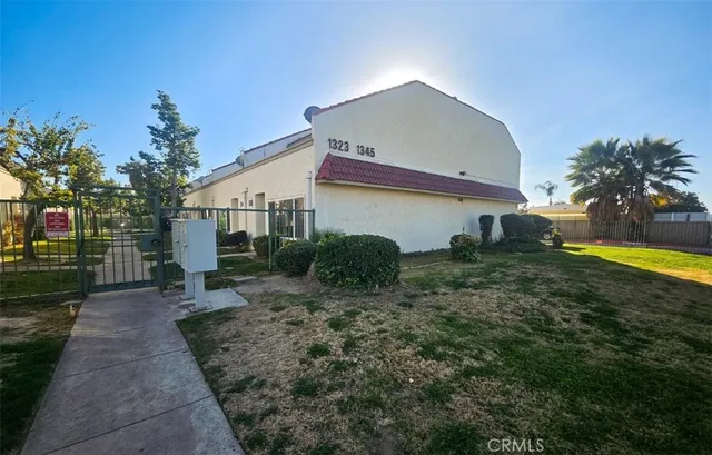 $299,900 | 1337 West Latham Avenue, Hemet, CA 92543