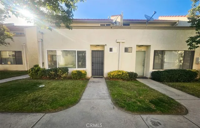 $299,900 | 1337 West Latham Avenue, Hemet, CA 92543