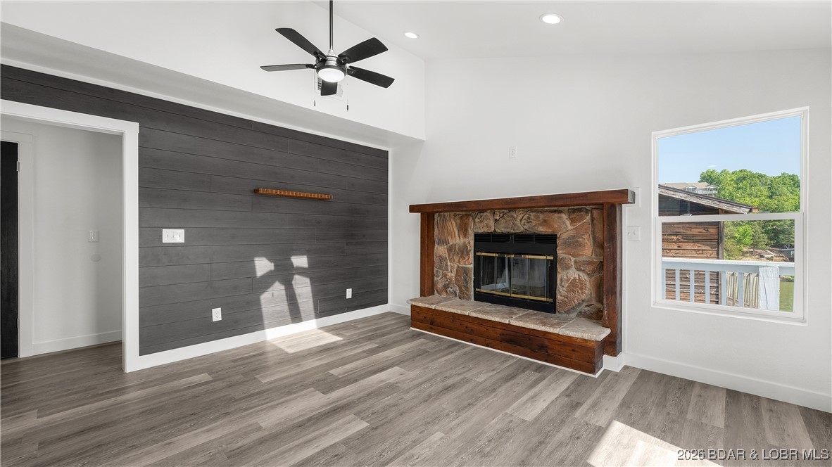 1111 Ginger Road Lake Ozark, MO 65049 - Photo 22 of 43 Unit #4 Living Room