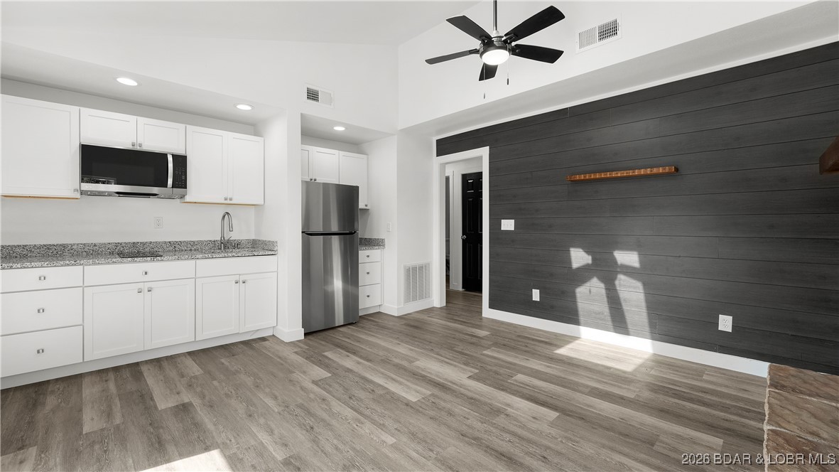 1111 Ginger Road Lake Ozark, MO 65049 - Photo 23 of 43 Unit #4 Kitchen