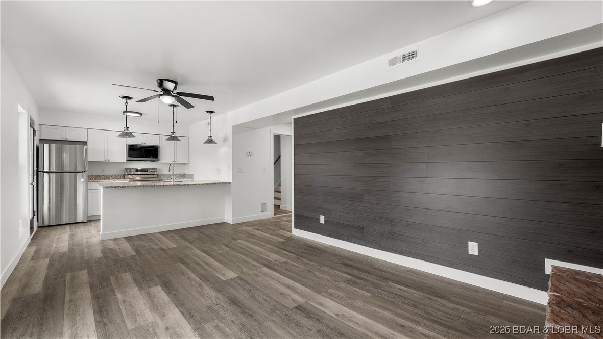 1111 Ginger Road Lake Ozark, MO 65049 - Photo 7 of 43 Unit 2 Living Room