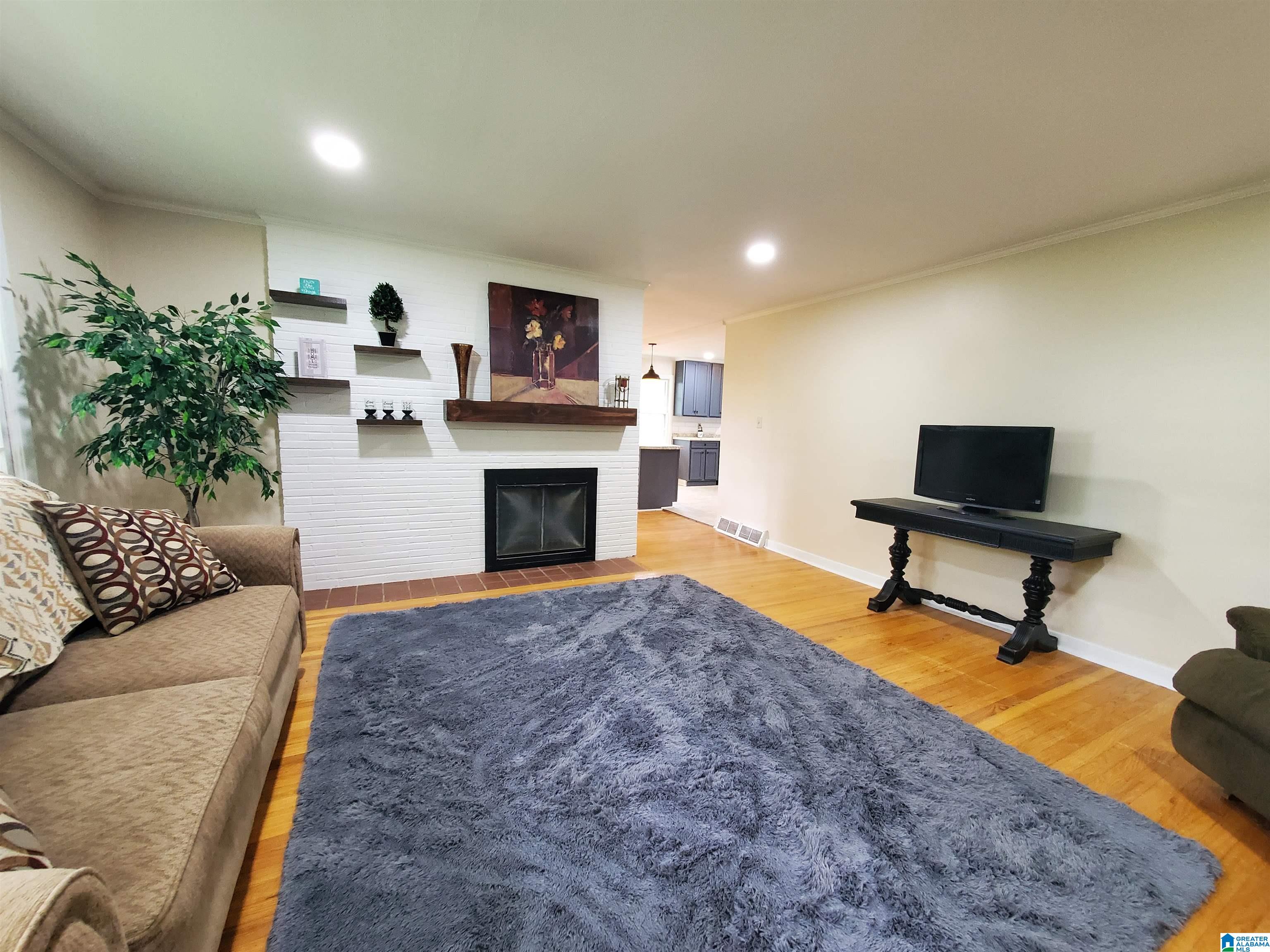 1041 Michael Lane Anniston, AL 36207 - Photo 3 of 25