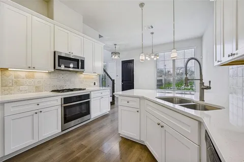 $452,999 | 744 Patriot Lane, Irving, TX 75060