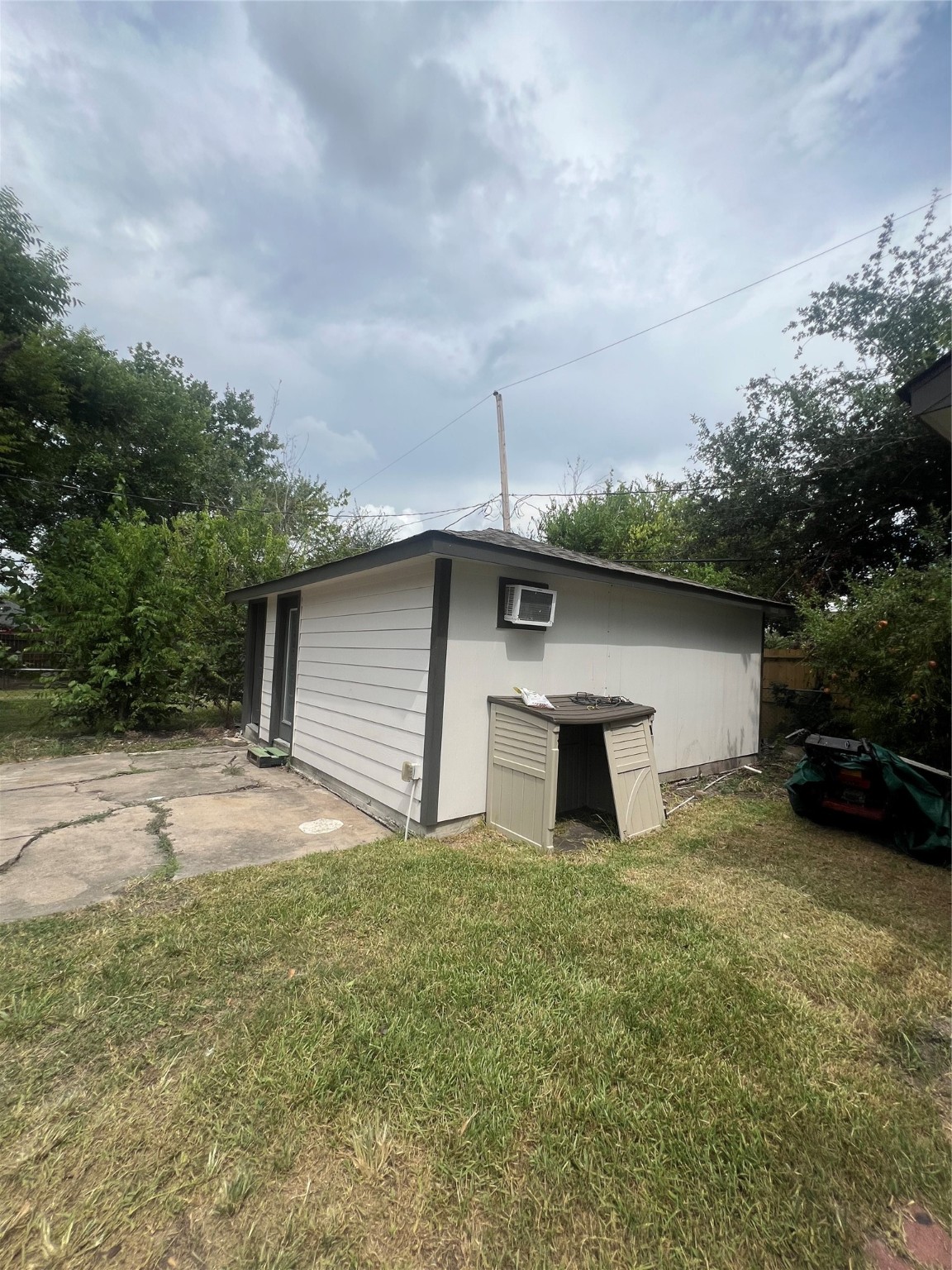4118 Ebbtide Drive Houston, TX 77045 - Photo 11 of 14 a backyard of a house with lots of green space