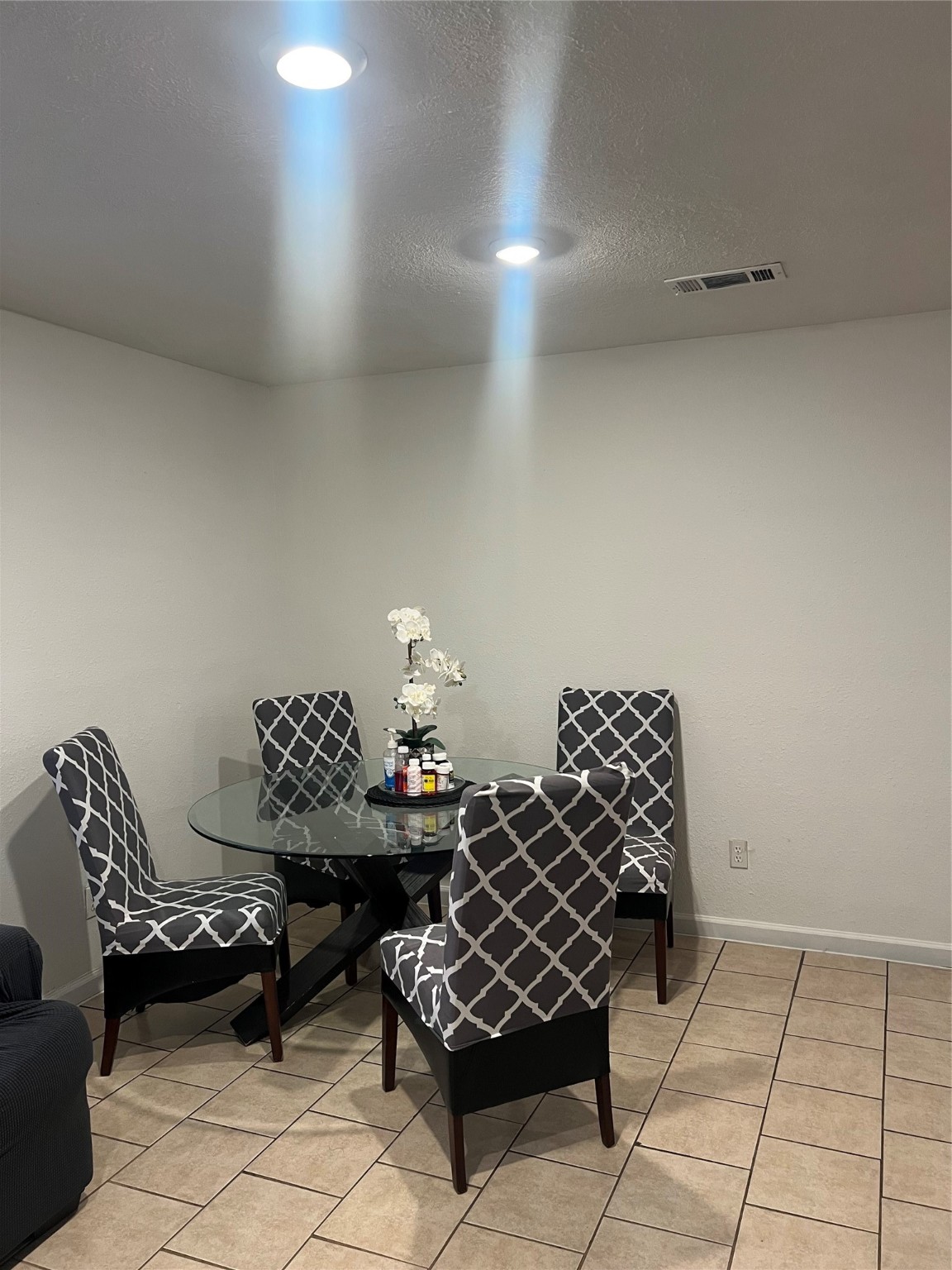 4118 Ebbtide Drive Houston, TX 77045 - Photo 5 of 14 a living room with furniture