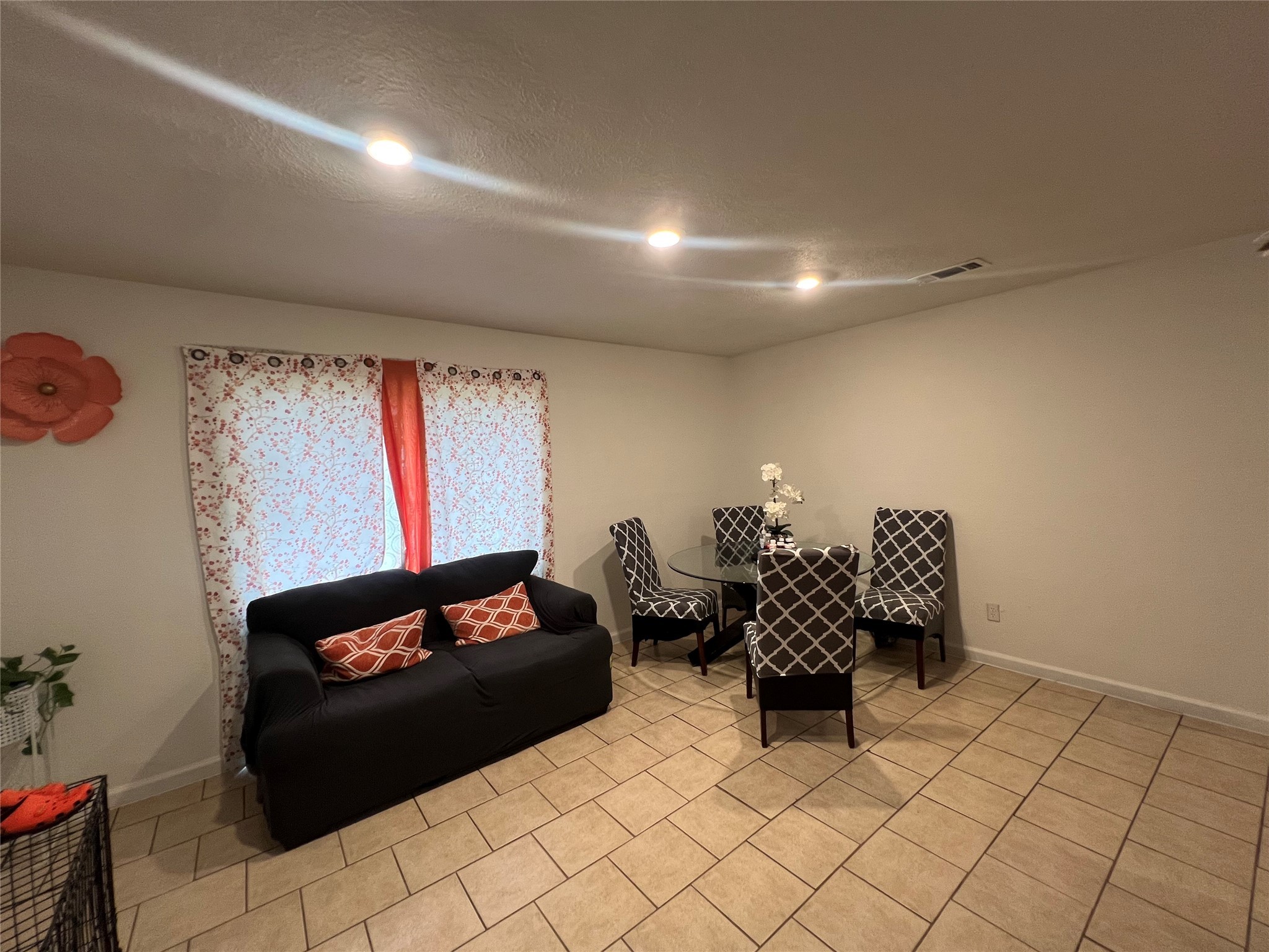 4118 Ebbtide Drive Houston, TX 77045 - Photo 8 of 14 a living room with furniture