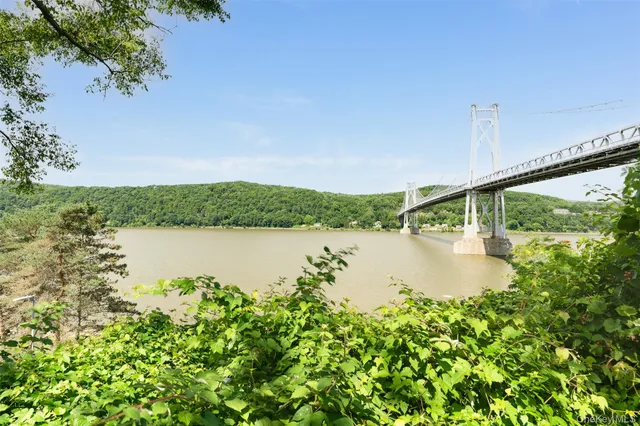 $299,500 | 68 Gerald Drive, Unit D1, Poughkeepsie, NY 12601