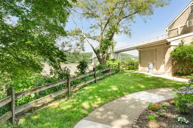 $299,500 | 68 Gerald Drive, Unit D1, Poughkeepsie, NY 12601