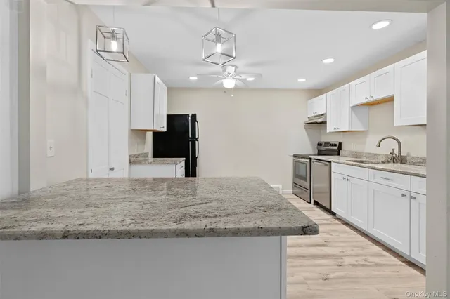 $299,500 | 68 Gerald Drive, Unit D1, Poughkeepsie, NY 12601