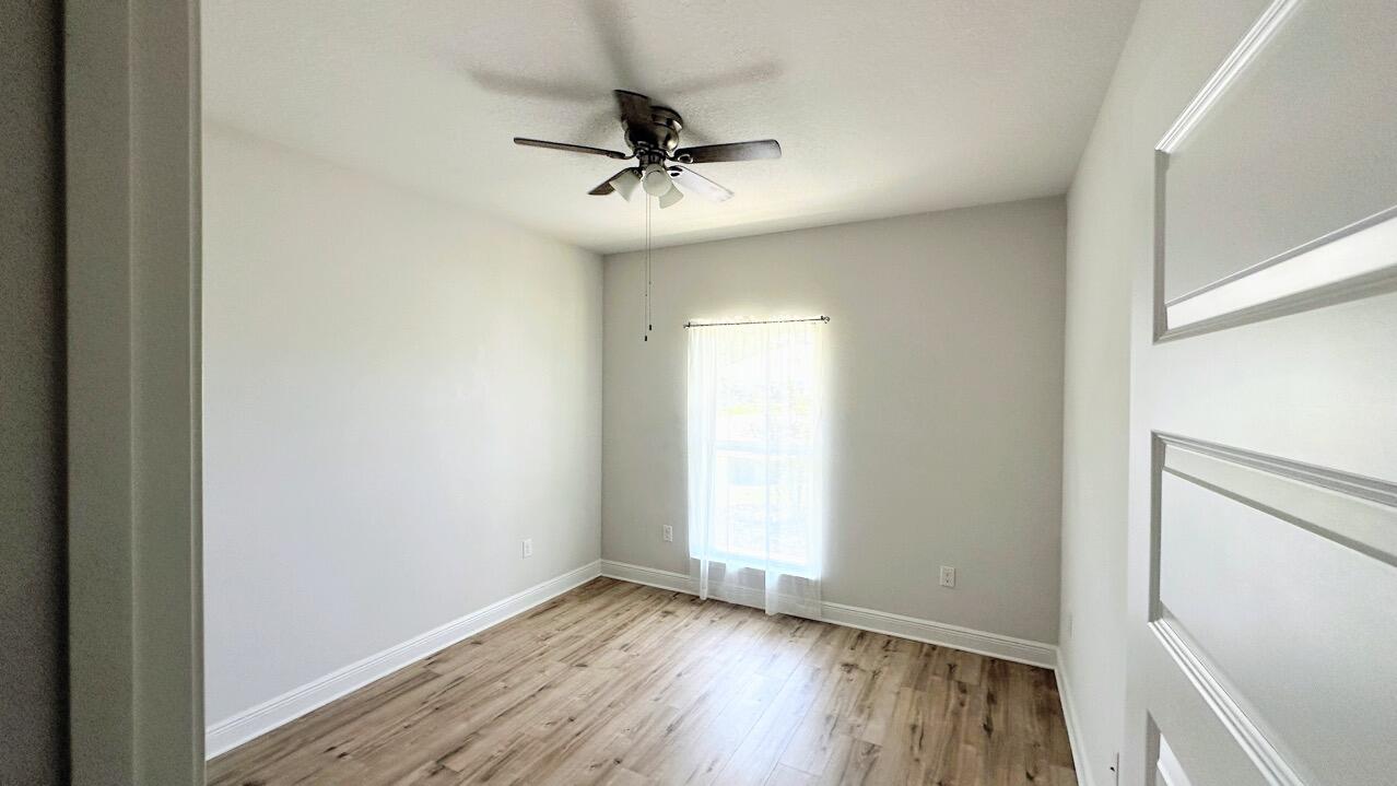56 Secluded Circle Freeport, FL 32439 - Photo 9 of 27 3rd Bedroom