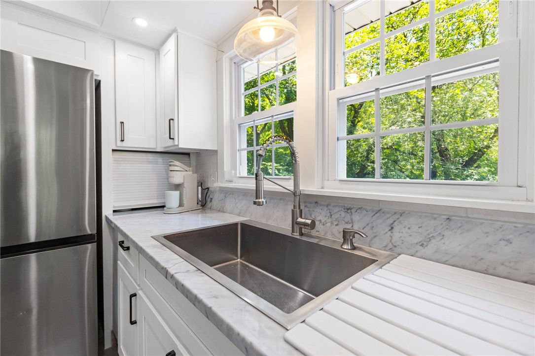 762 Waites Corner Road South Kingstown, RI 02892 - Photo 8 of 43