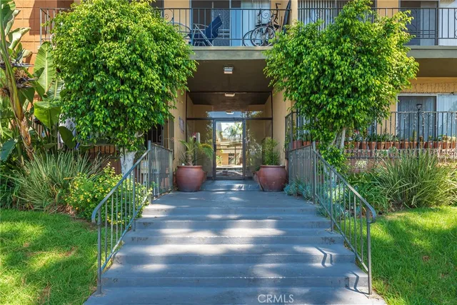$1,600 | 17931 Devonshire Street, Unit 28, Northridge, CA 91326
