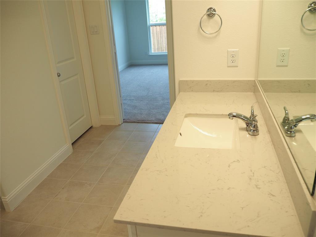 2201 Yellowhammer Road Denton, TX 76205 - Photo 19 of 36 a bathroom with a bathtub