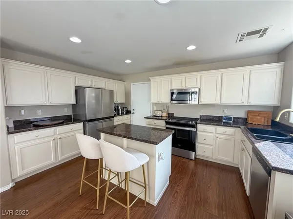 $3,255 | 10360 Cherokee Corner Avenue, Las Vegas, NV 89129