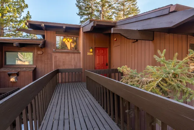 $1,150,000 | 221 Canyon Boulevard, Unit 206, Mammoth Lakes, CA 93546