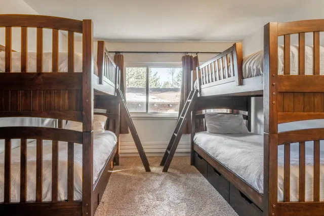 $1,150,000 | 221 Canyon Boulevard, Unit 206, Mammoth Lakes, CA 93546